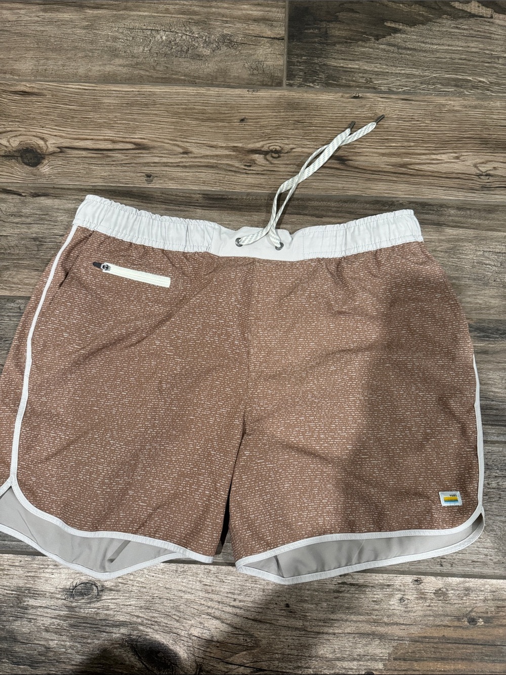 Vuori Men's Hybrid Shorts Brown with White Trim
